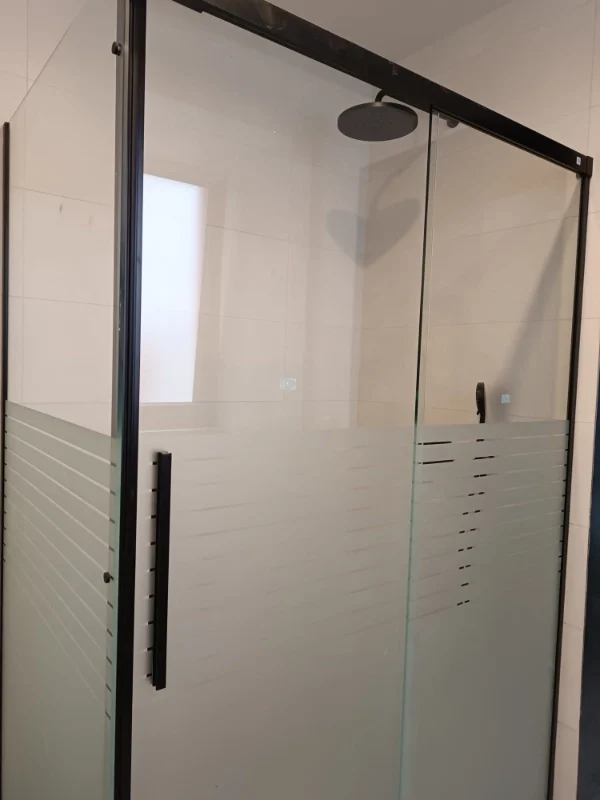 menditxuri-exposicion-bano-mamparas-2